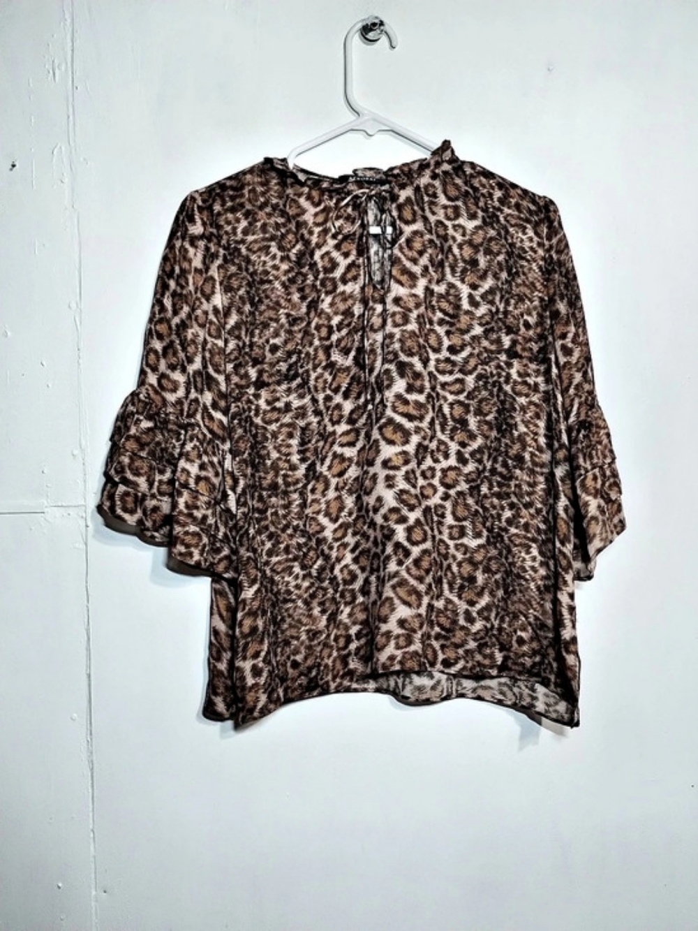 Leopard Print Blouse Size (M)